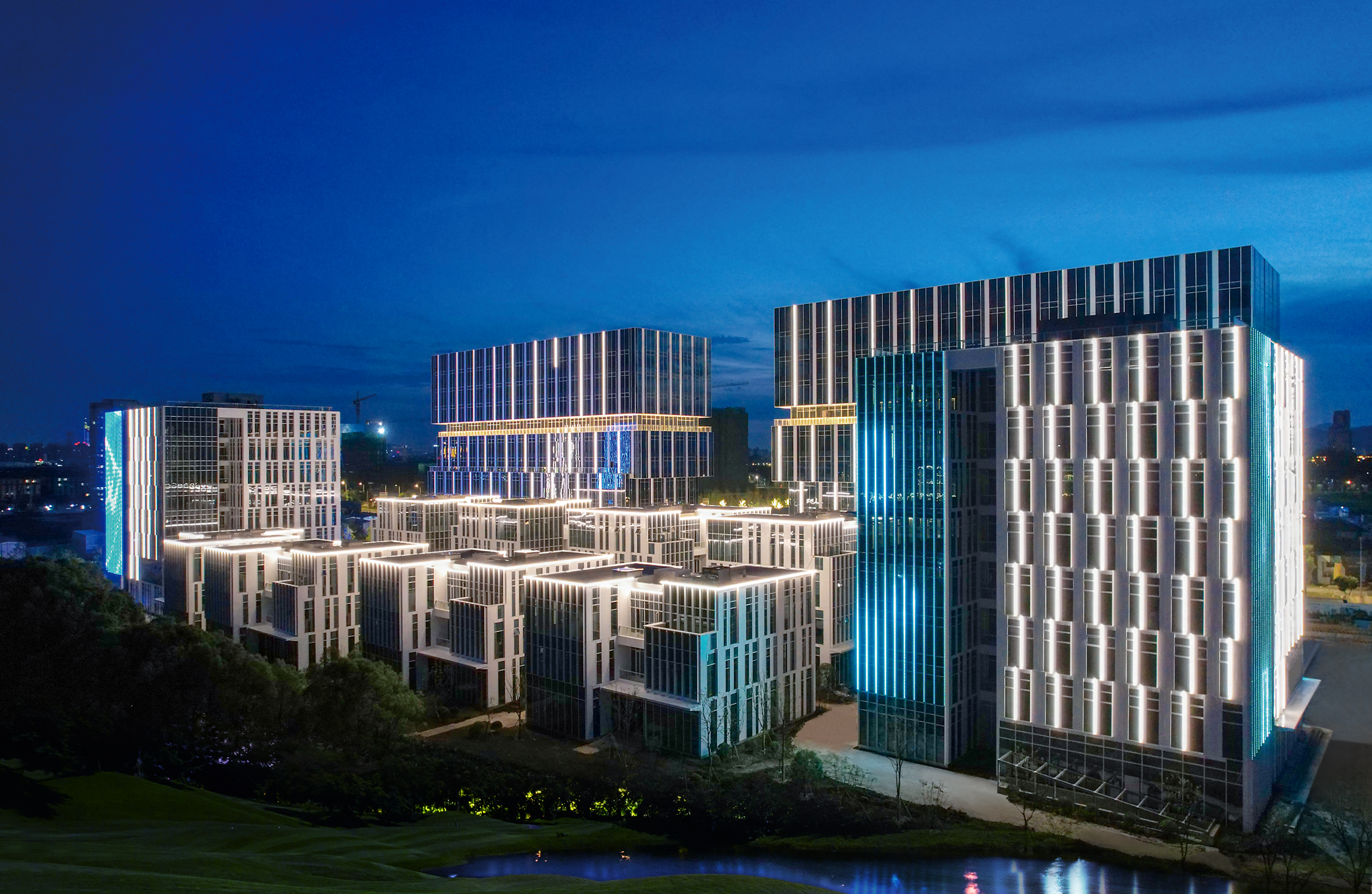 南太湖新區(qū)再添彩，天能太湖科技城夜景璀璨