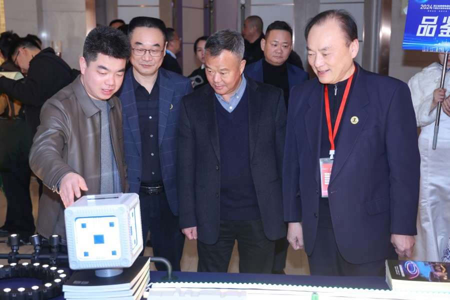 1734926039113027338F.jpg 1V0A5395.jpg